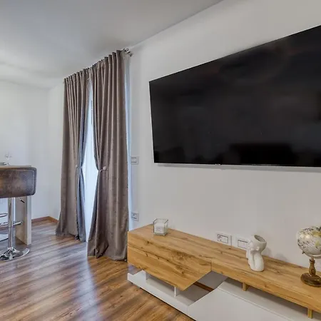 Nina Pazin Apartment *
